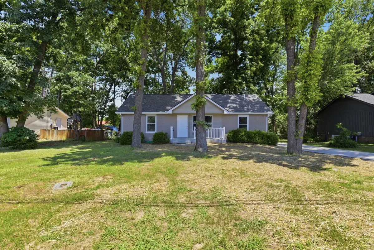 221 Bob White Dr, Clarksville, TN 37042 - #1