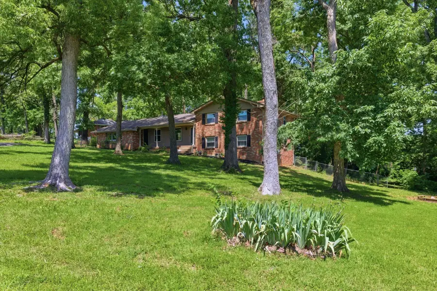 201 Holiday Dr, Madison, TN 37115 - #2