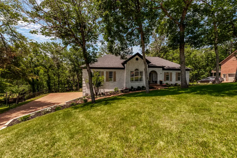 908 E Cynthia Trl, Goodlettsville, TN 37072 - #2