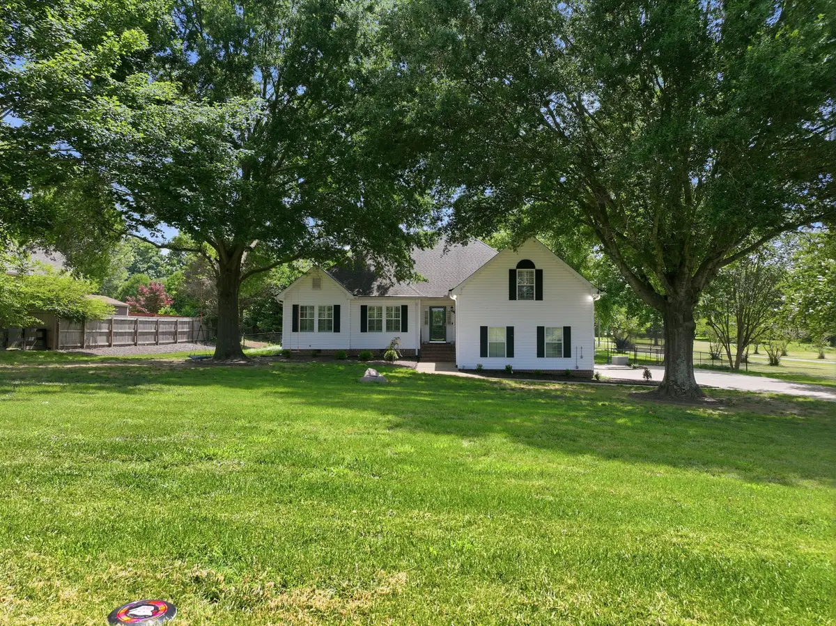 2999 Cages Bend Rd, Gallatin, TN 37066 - #1