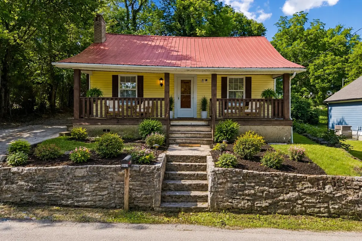 517 W 5th St, Columbia, TN 38401 - #1