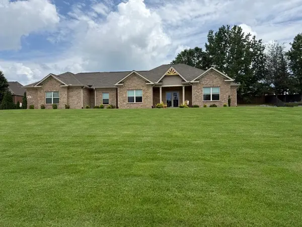 37 Knotting Hill Dr, Fayetteville, TN 37334