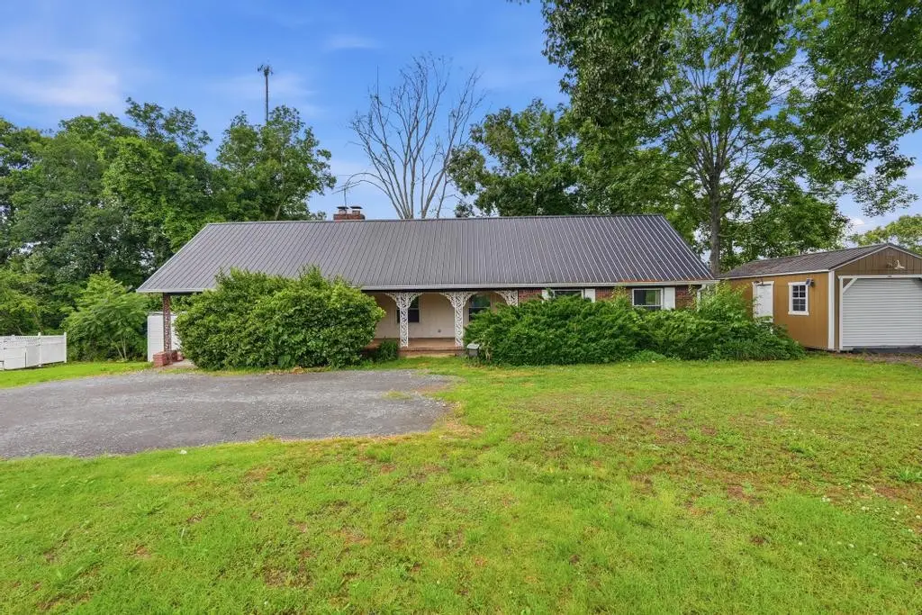 553 Lafayette Rd, Red Boiling Springs, TN 37150 - #1