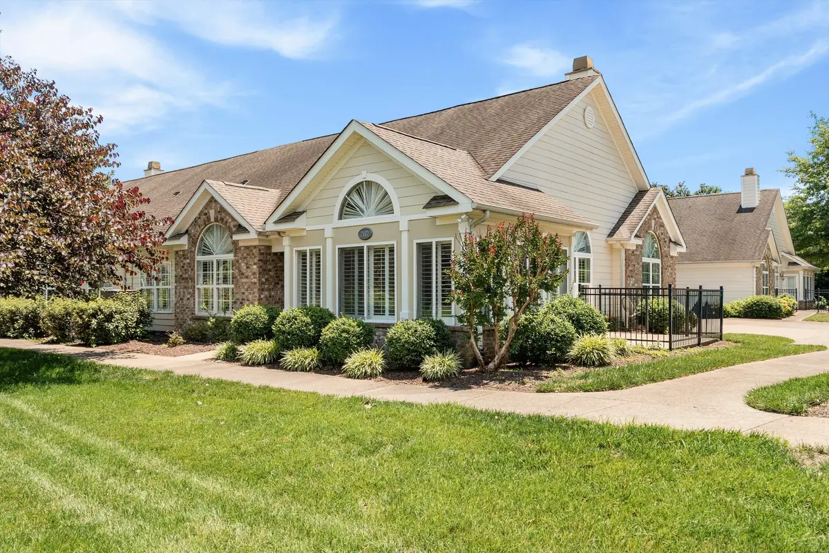 825 Browns Ln #2102, Gallatin, TN 37066 - #1