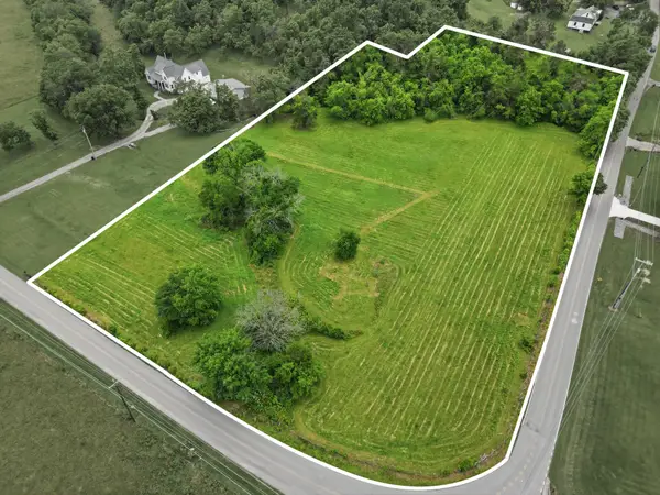 1688 Anderson Rd, Hendersonville, TN 37075