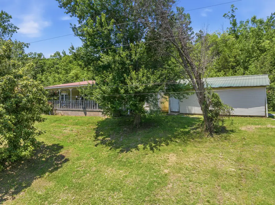 14318 Highway 438 W, Linden, TN 37096 - #2