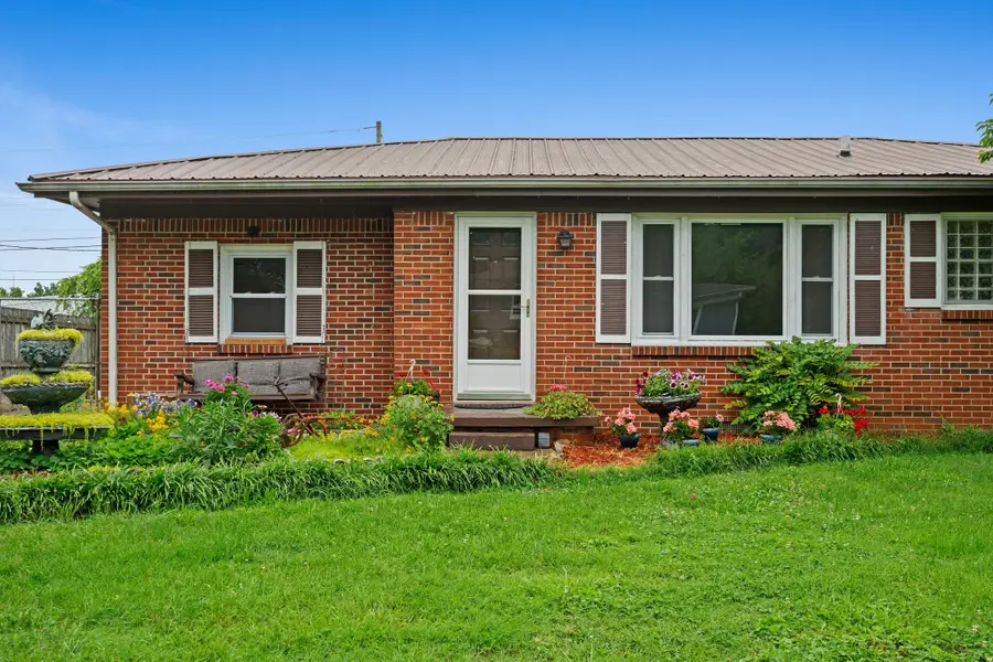 135 Barbara Ave, Gallatin, TN 37066 - #3