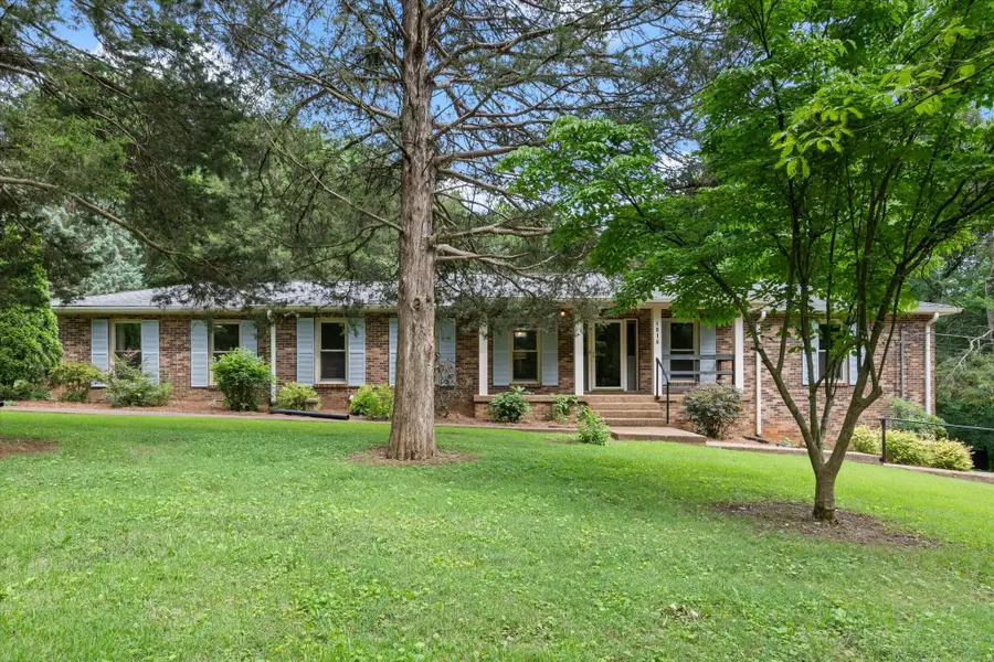 1016 Lakeview Dr, Hermitage, TN 37076 - #2