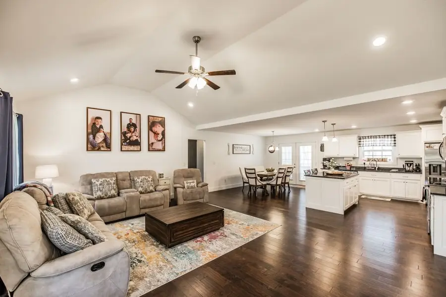 1007 Smiley Troutt Rd, Bethpage, TN 37022 - #2