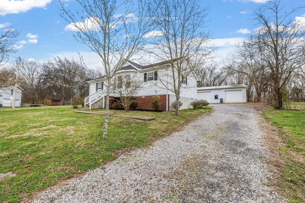1024 Lynndale Dr, Castalian Springs, TN 37031 - #1