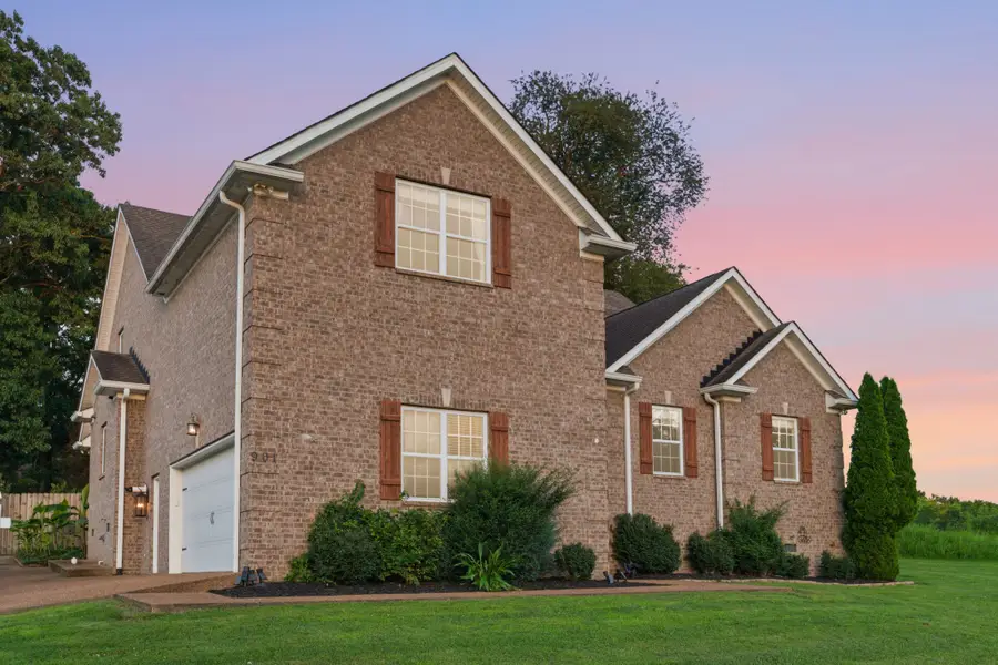 901 Hot Springs Ct, Gallatin, TN 37066 - #2