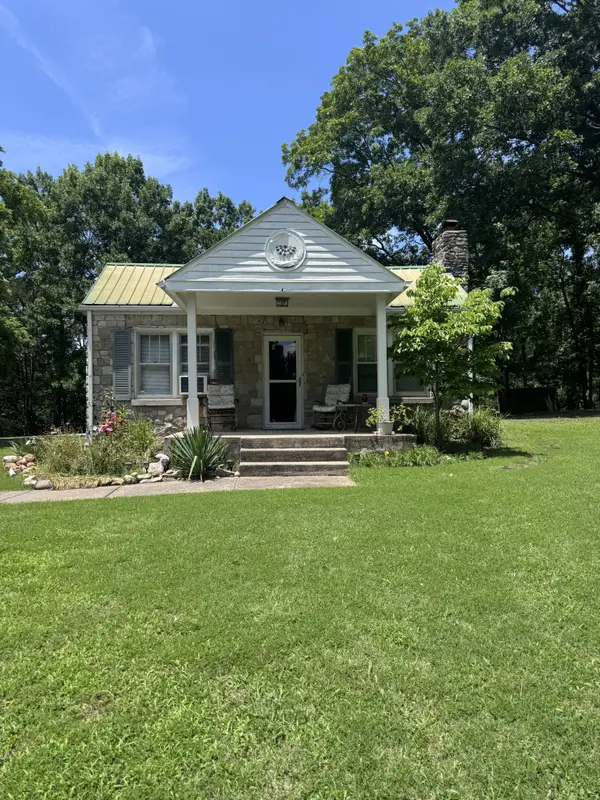 1018 S Graycroft Ave, Madison, TN 37115