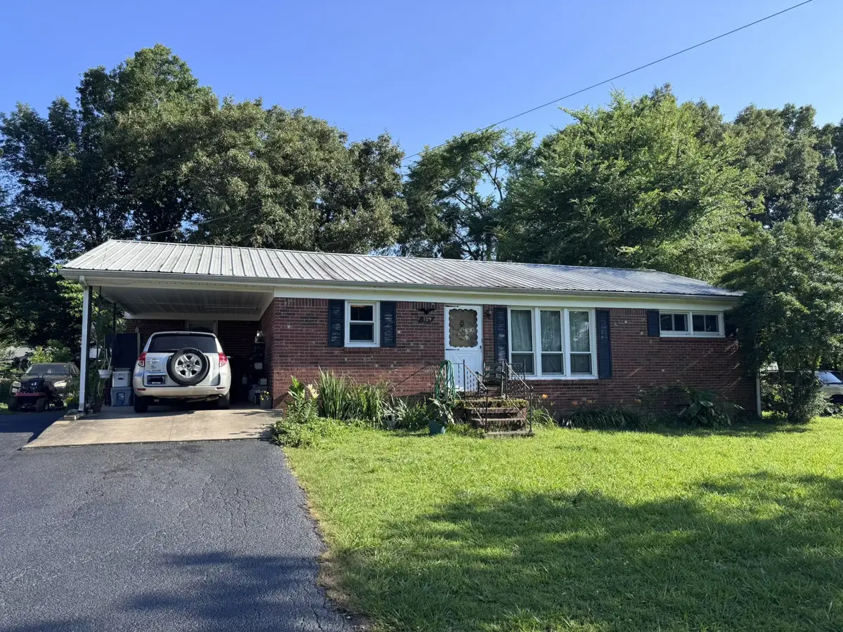 109 Dogwood Hills Dr, Paris, TN 38242 - #1