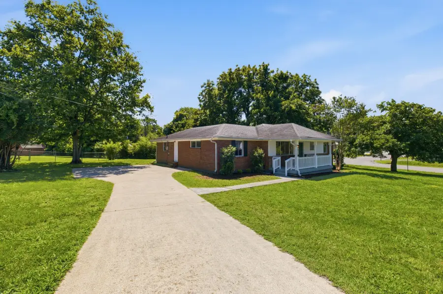2400 Sandy Dr, Nashville, TN 37216 - #2