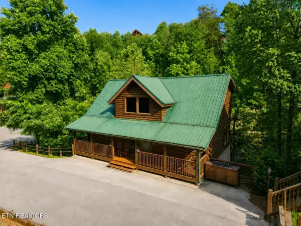 620 Chickasaw Gap Way, Pigeon Forge, TN 37863