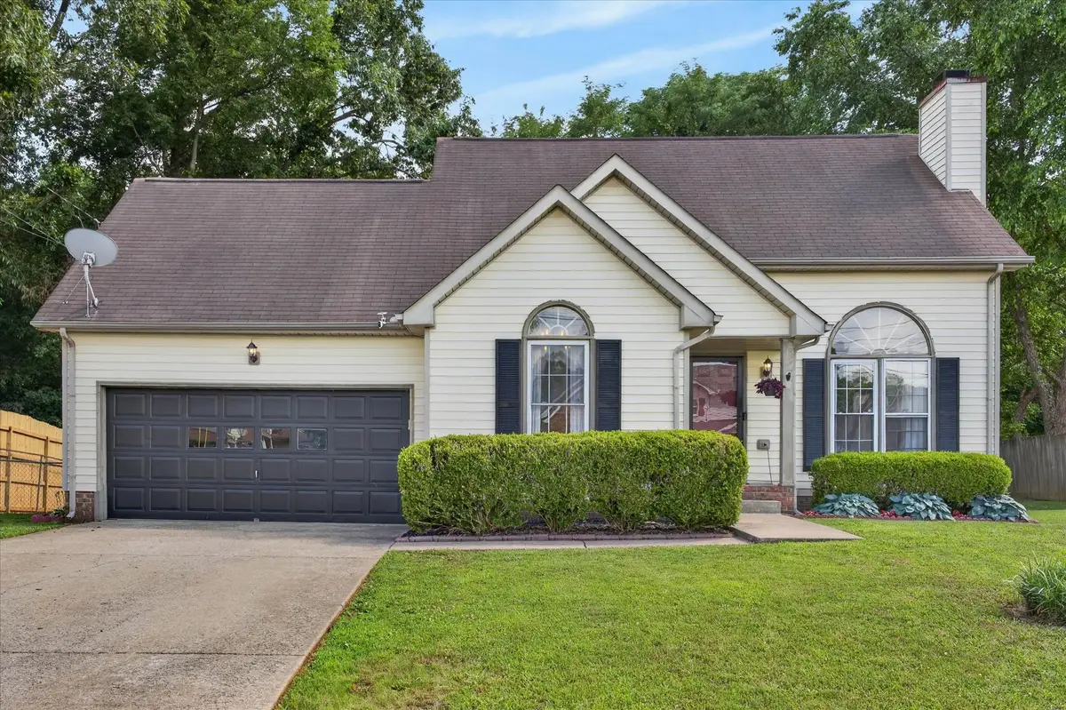472 Bamburg Dr, Clarksville, TN 37040 - #1