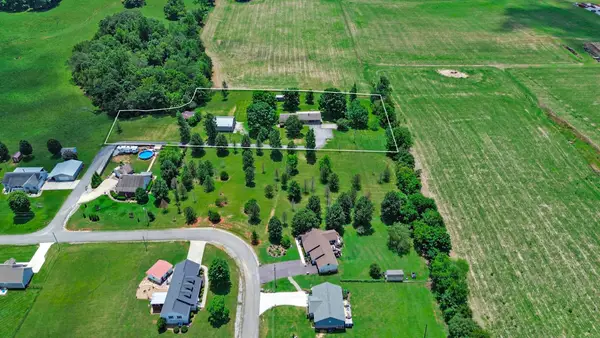 200 Acorn Hill Dr, Sparta, TN 38583