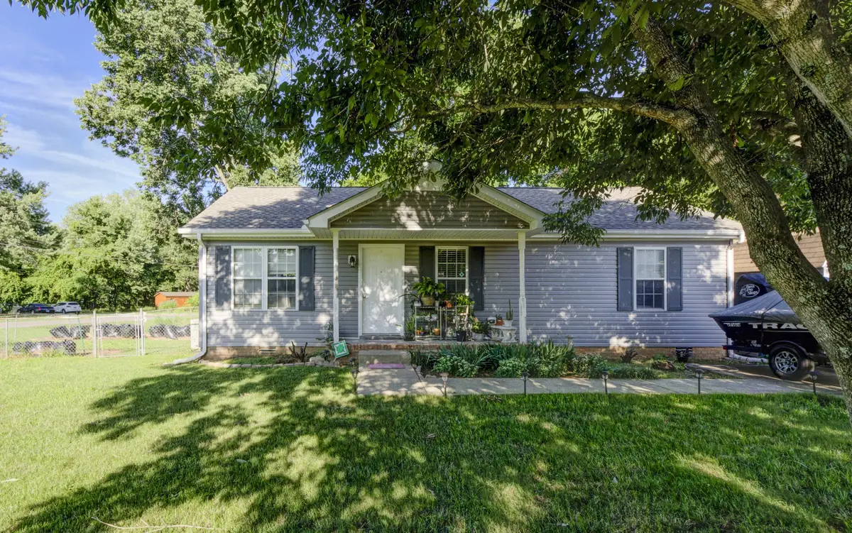 319 Lafayette Point Cir, Clarksville, TN 37042 - #1