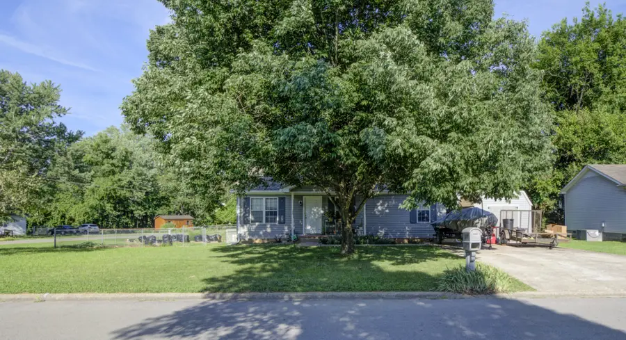 319 Lafayette Point Cir, Clarksville, TN 37042 - #2