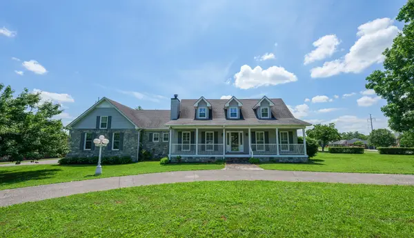 131 Stonehouse Dr, Gallatin, TN 37066
