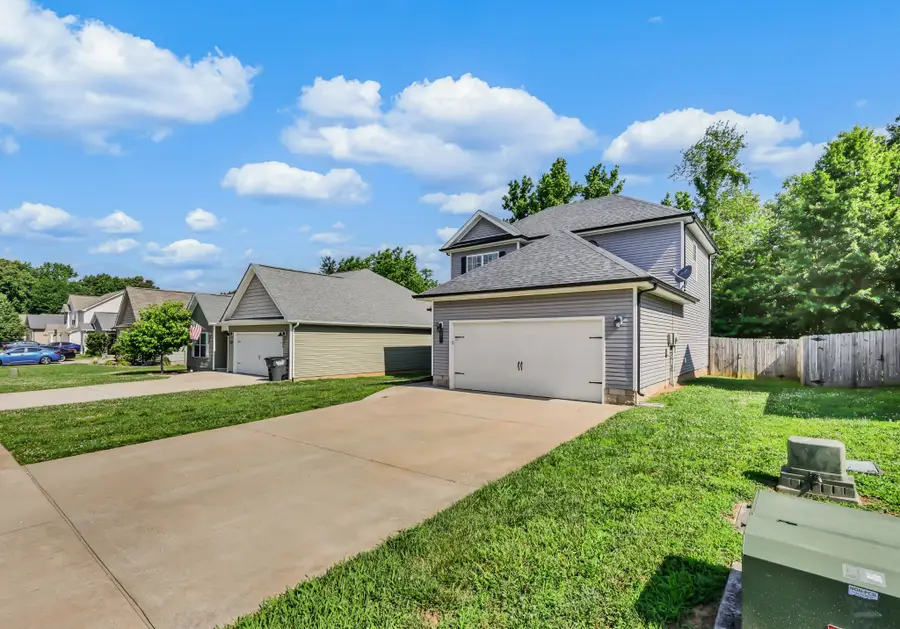 550 Medallion Cir, Clarksville, TN 37042 - #2