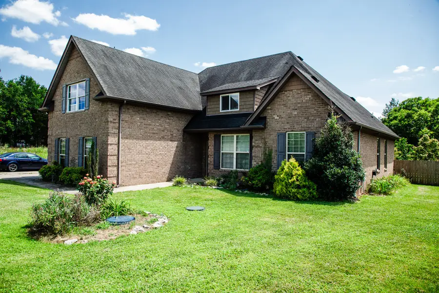 2042 Grandstand Dr, Lascassas, TN 37085 - #2