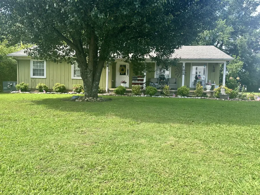 132 Jackson St, Lawrenceburg, TN 38464 - #2