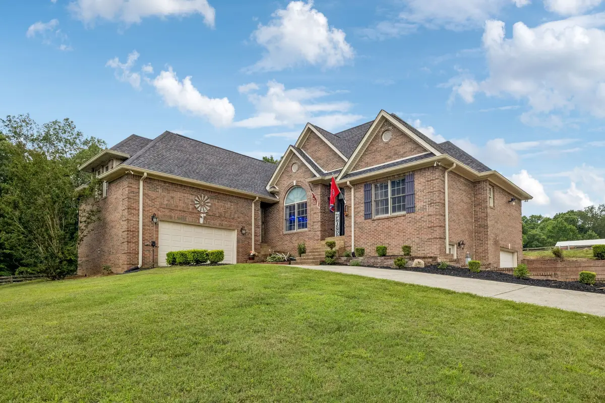 947 Bold Springs Rd, Mc Ewen, TN 37101 - #1