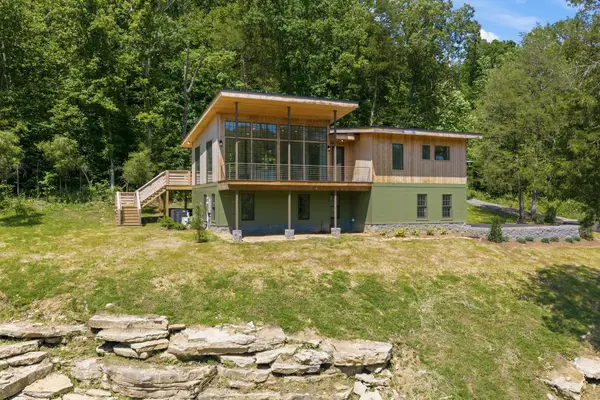 1075 Dog Creek Rd, Kingston Springs, TN 37082