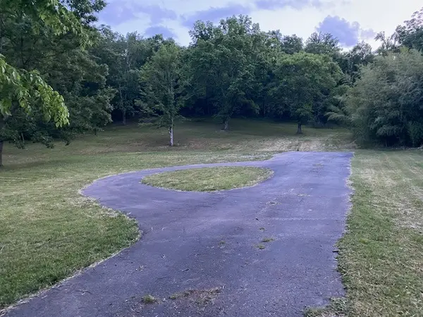 250 Hurt Rd, Hendersonville, TN 37075