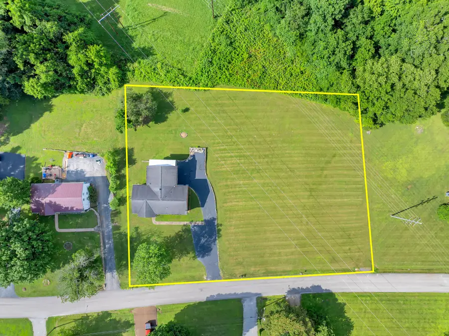 308 Lake Dr, Columbia, TN 38401 - #2
