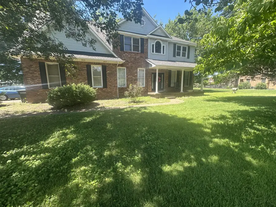 202 Quincy Dr, Hopkinsville, KY 42240 - #2