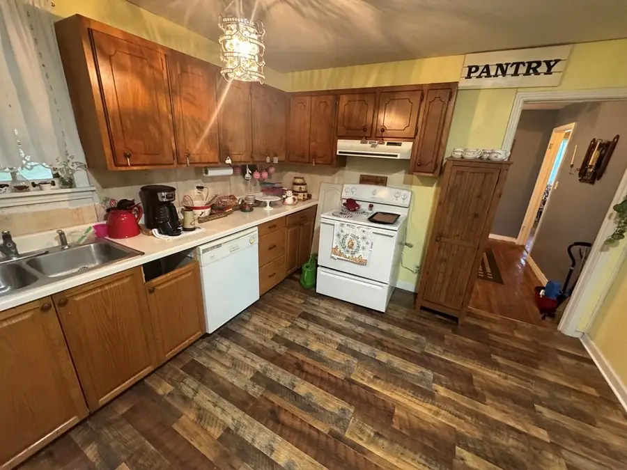 146 Mimosa St, Camden, TN 38320 - #3