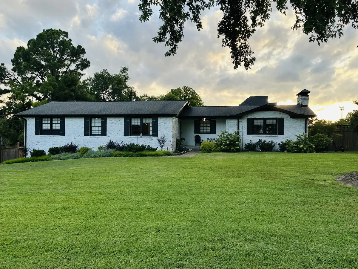 2460 Fairbrook Dr, Nashville, TN 37214 - #1