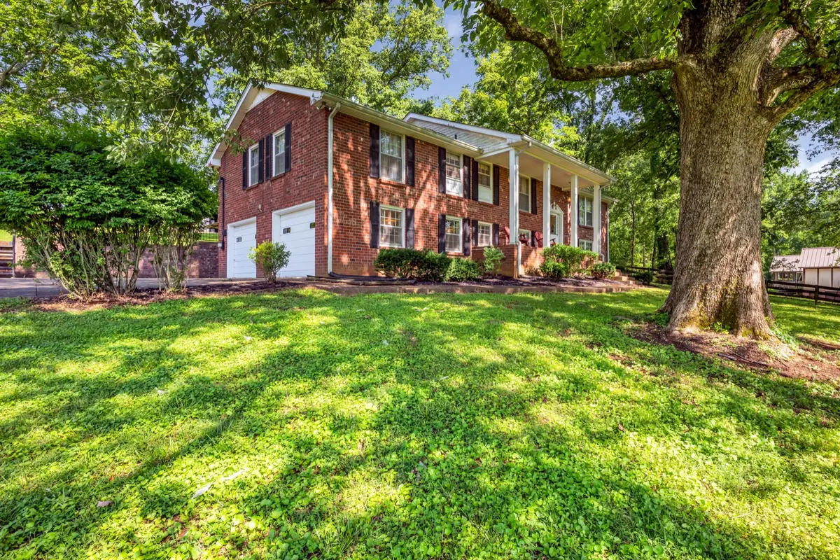 1204 Madison Creek Rd, Goodlettsville, TN 37072 - #1