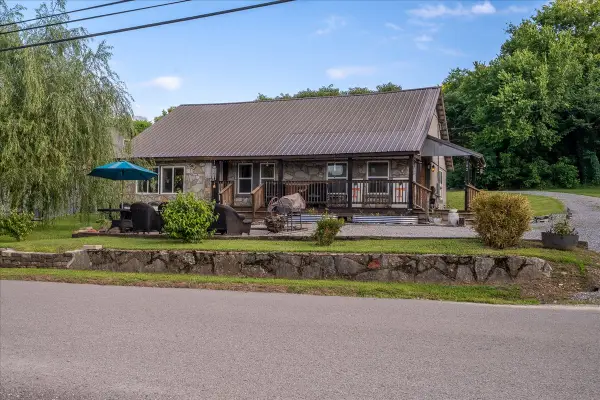 102 Church St, Petersburg, TN 37144