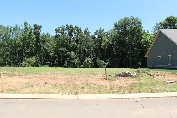 597 Willow Park Dr, Clarksville, TN 37043
