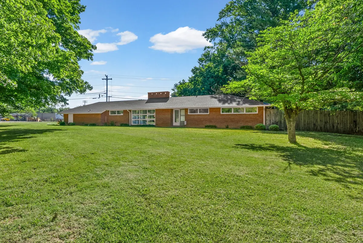 201 Marietta Dr, Hopkinsville, KY 42240 - #1