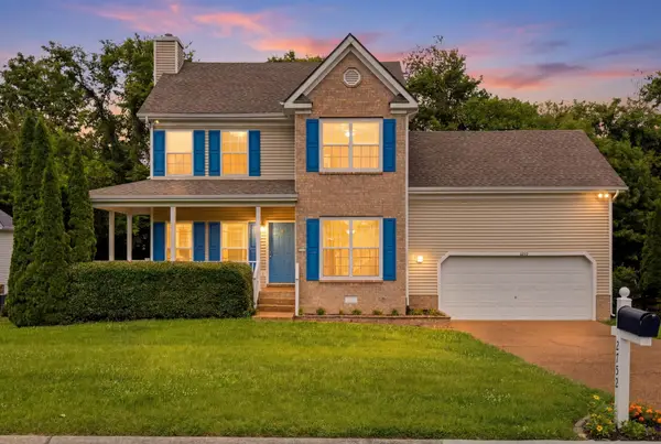 2752 Aston Woods Ln, Thompsons Station, TN 37179