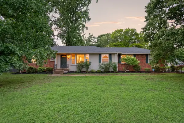 2940 Fernbrook Ln, Nashville, TN 37214
