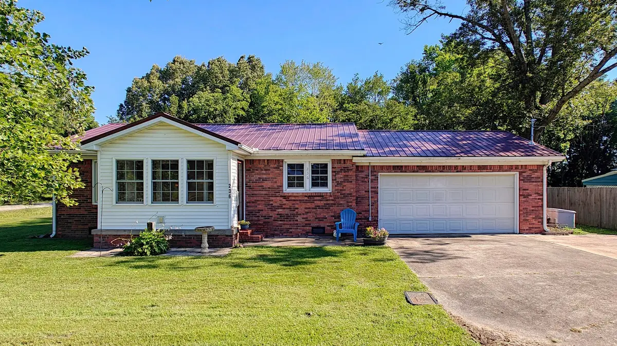 236 W Chestnut St, Puryear, TN 38251 - #1