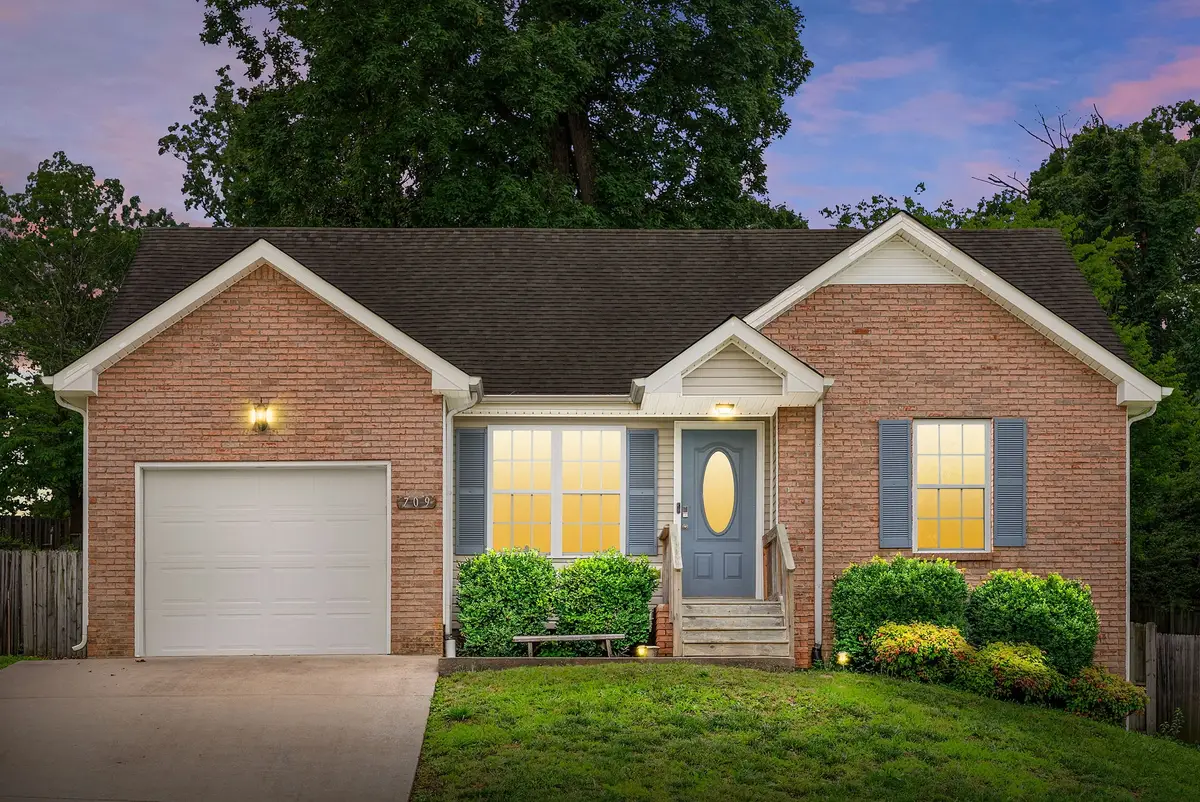 709 Arrowfield Dr, Clarksville, TN 37042 - #1