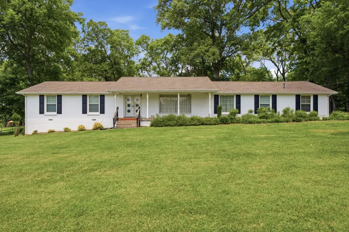 208 Lake Terrace Dr, Hendersonville, TN 37075 - #1