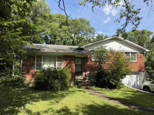 210 Clay Ave, Fayetteville, TN 37334