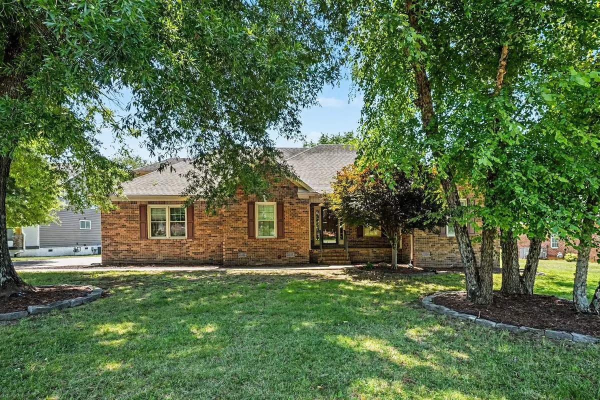 519 Redstone Dr, Gallatin, TN 37066 - #1