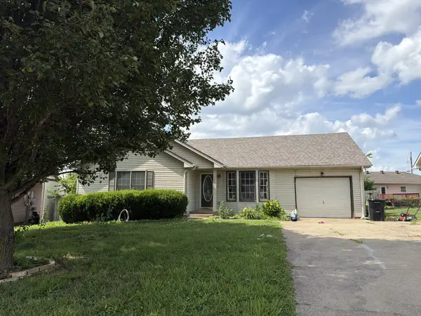 3267 N Senseney Cir, Clarksville, TN 37042
