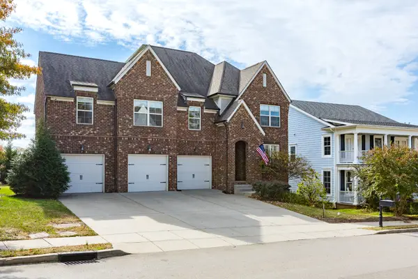 2033 Callaway Park Pl, Thompsons Station, TN 37179