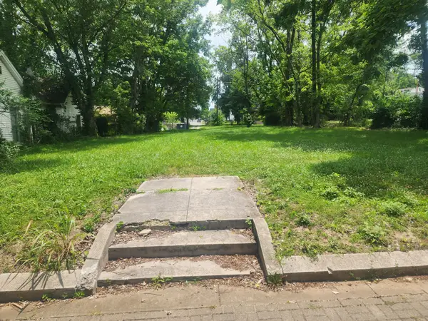 1704 S Campbell St, Hopkinsville, KY 42240