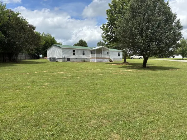 11 Sunrise Dr, Lawrenceburg, TN 38464