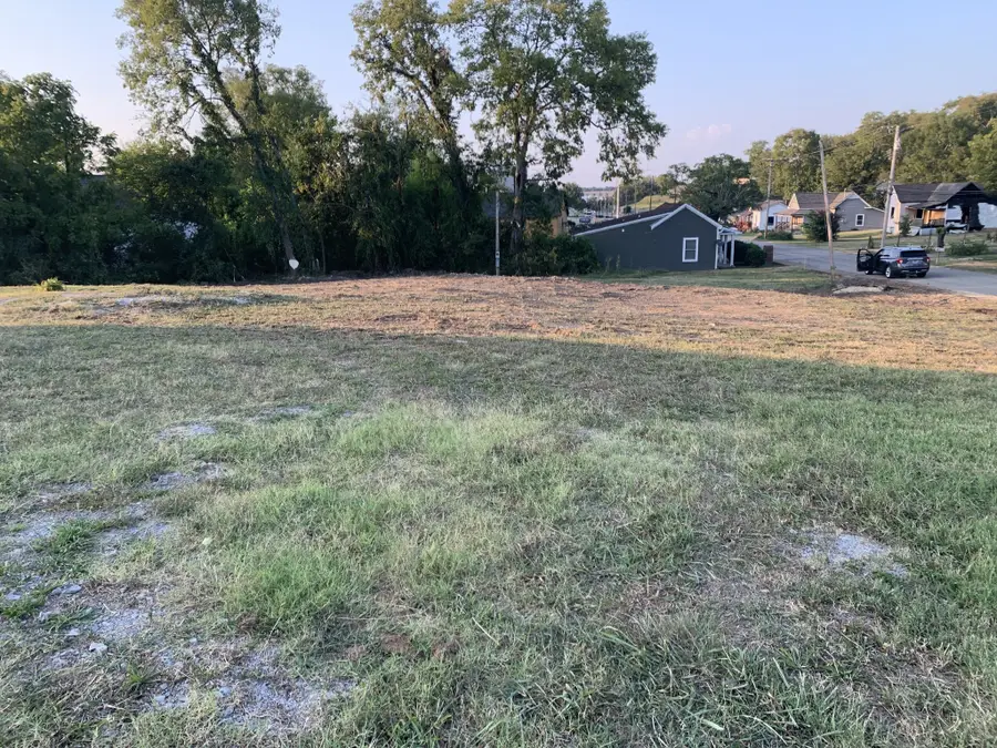 115 Cemetery Ave, Columbia, TN 38401 - #3